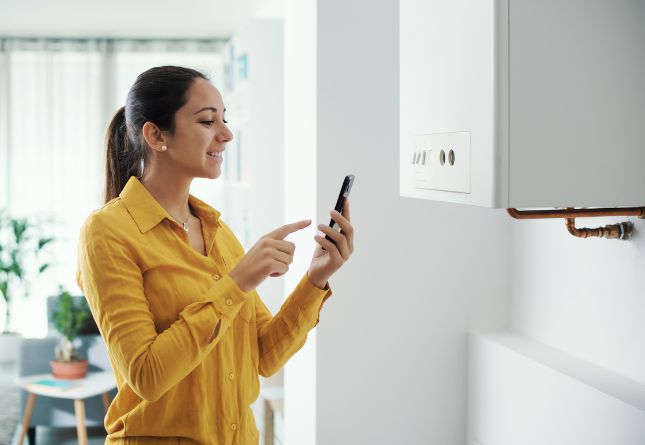 habitante règlant son chauffage au gaz